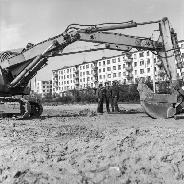 auto_1977_04_36dd82cd.jpg