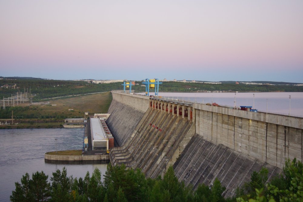 Ust-Ilimsk_Hydroelectric_Power_Station.jpg