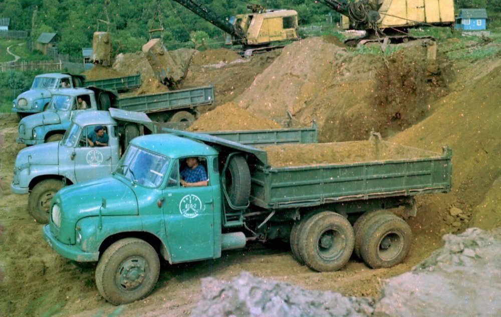 664674 Автомобиль-самосвал Tatra T138S3.jpg
