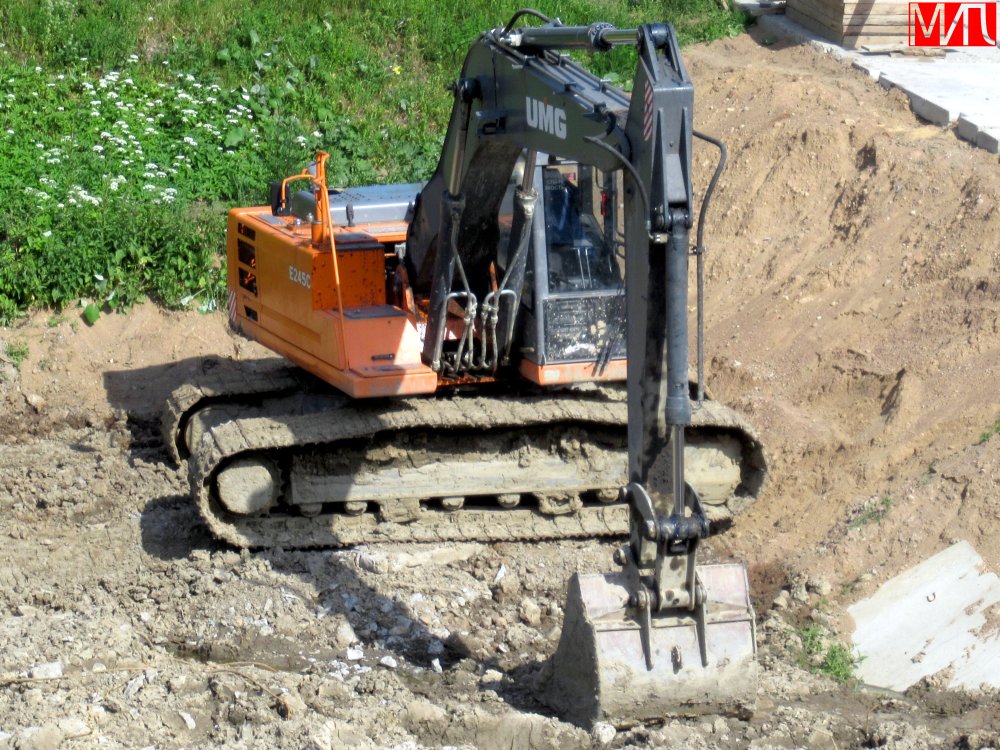 26-103-1 - Эксмаш UMG E245C - СПб.JPG